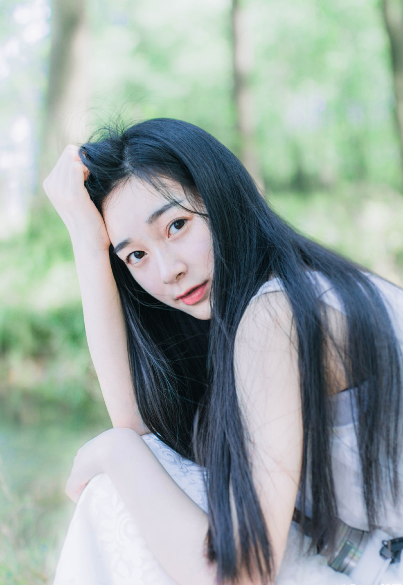 “喏。”二乔连忙躬身一礼，乖巧的退下去。